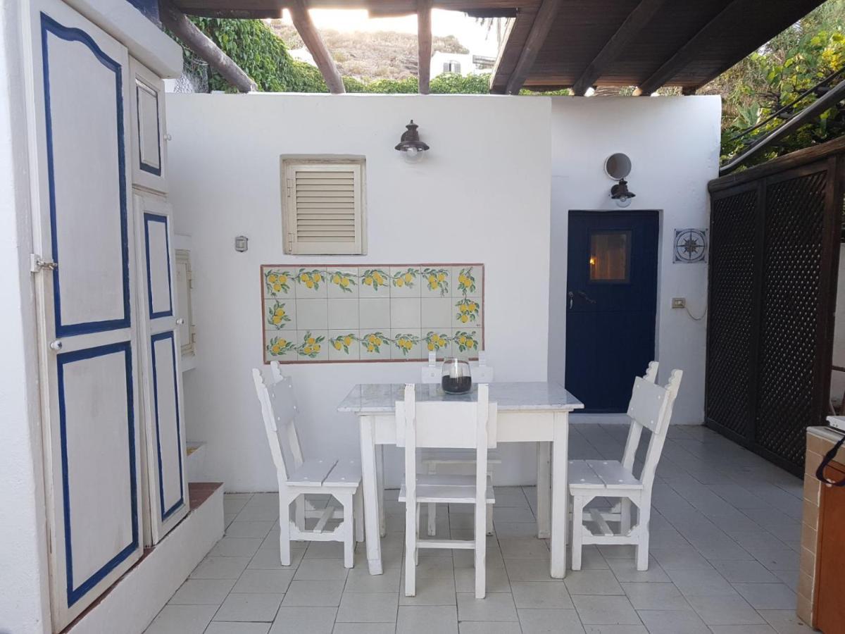 Apartamento Con I Piedi Nell'Acqua Estrómboli Exterior foto