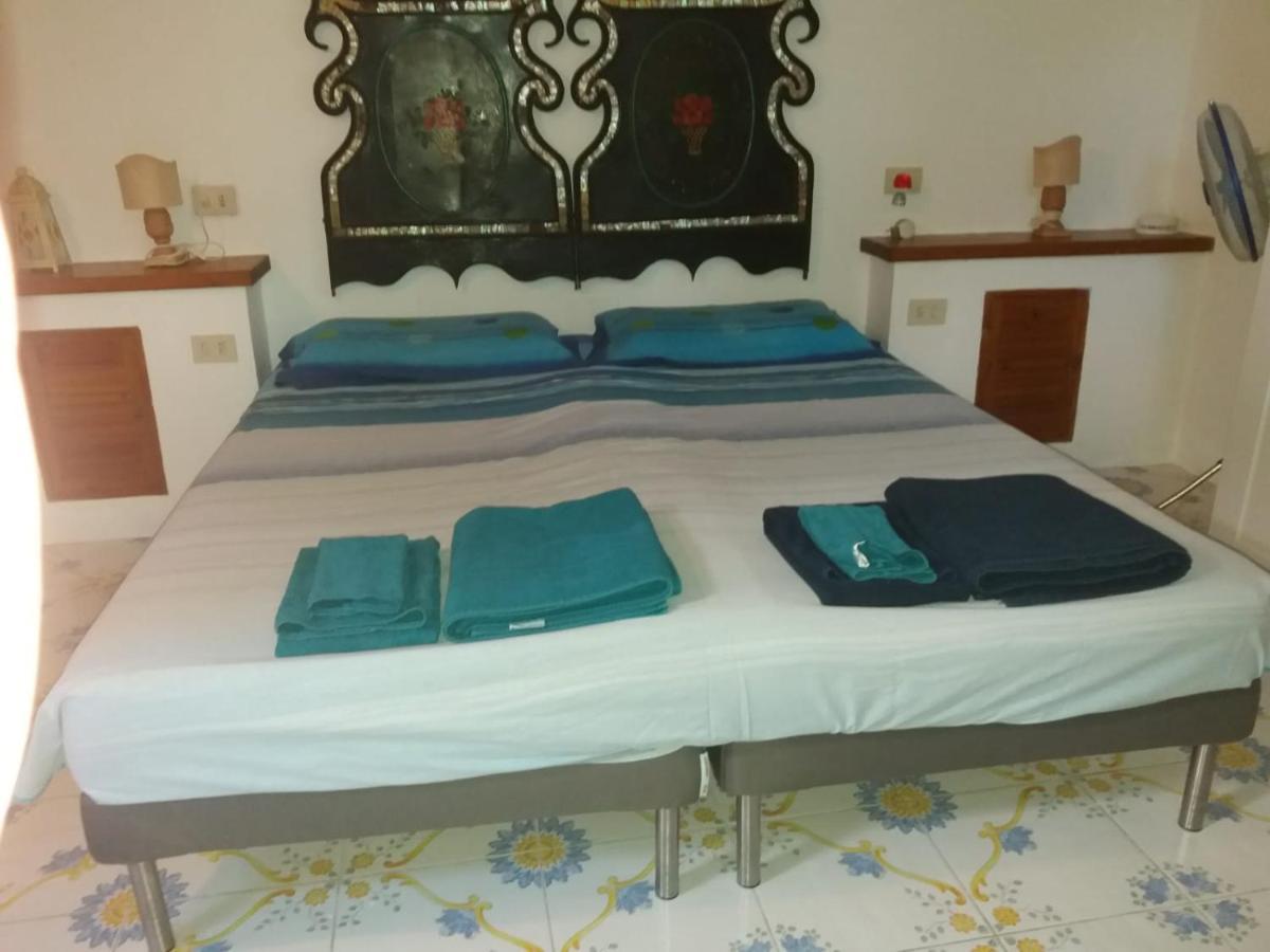 Apartamento Con I Piedi Nell'Acqua Estrómboli Exterior foto
