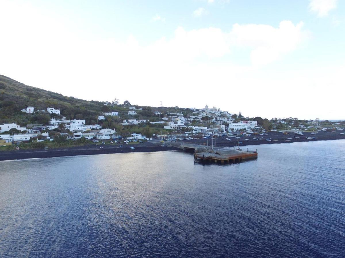 Apartamento Con I Piedi Nell'Acqua Estrómboli Exterior foto